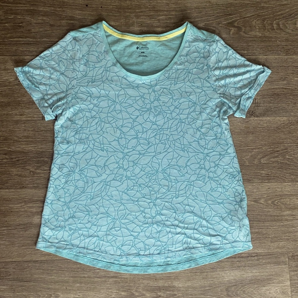 Columbia T- short Short Sleeve Women’s Medium